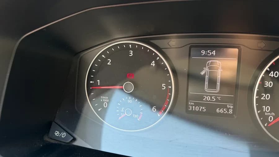 Kombiinstrument mit Tachostand von 31.075 km
