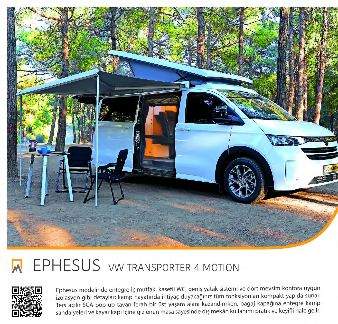 Demonte Karavan Katalog 2026, Seite 10: das Modell EPHESUS auf VW Transporter 4Motion, Markise und Aufstelldach im Kiefernwald geöffnet